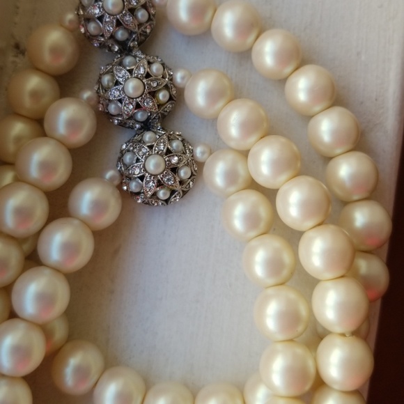 NWOT CaroLee NY 3 Tier Simulated Pearl Bracelet - Picture 8 of 8